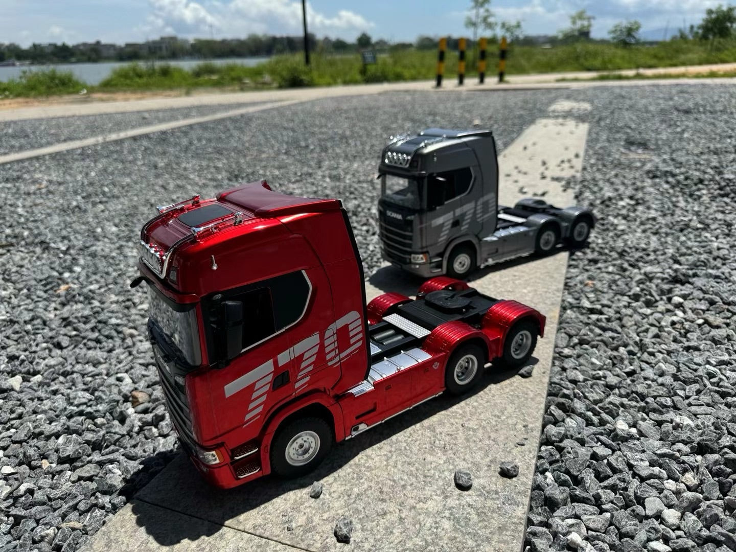 Huina 1501  1:18 19-channel Stania tractor