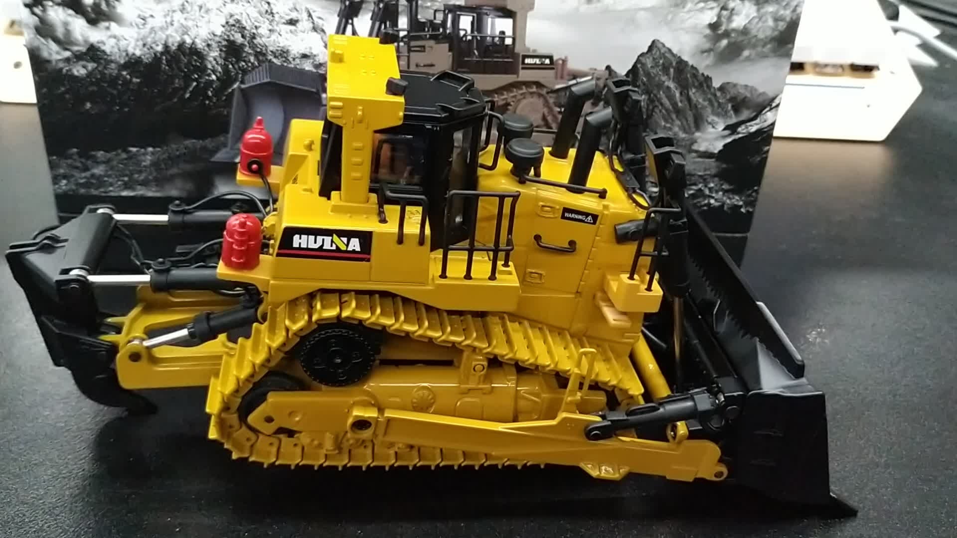 Huina 1700 1:50 Alloy Diecast Bulldozer